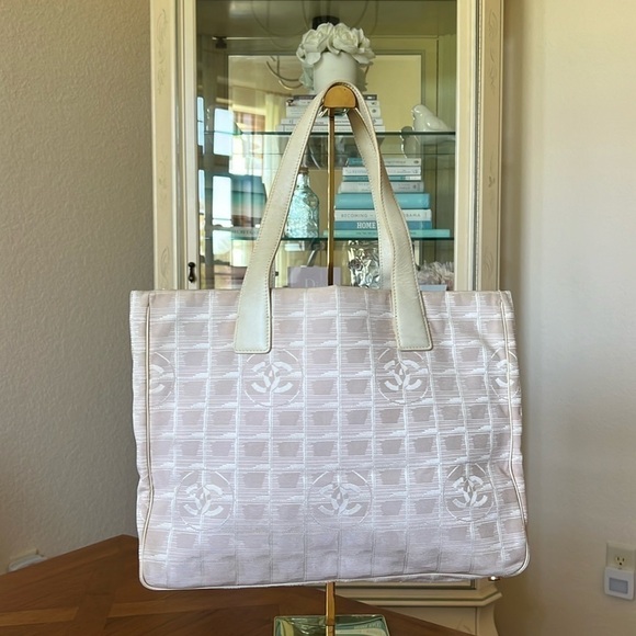 ***SOLD*** CHANEL White and Cream Tote Bag - Picture 1 of 14